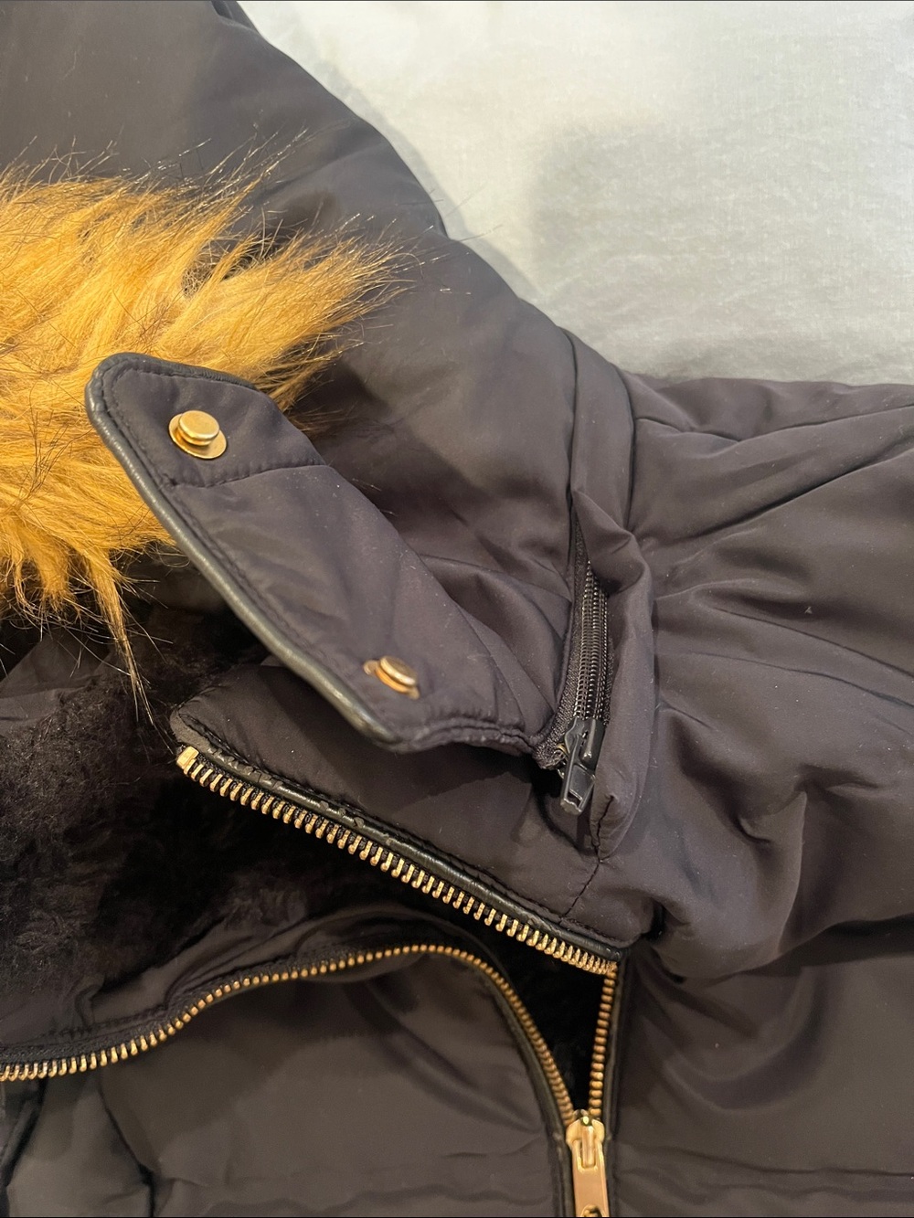 Zara Black Puffer Jacket with Tan Faux-Fur Hood Trim - Picture 4 of 5